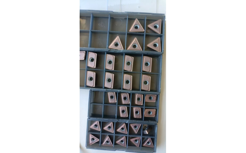 小菱形宽槽、小菱形窄槽、大菱形宽槽、大菱形窄槽、小三角宽槽、小三角窄槽、大三角宽槽和大三角窄槽